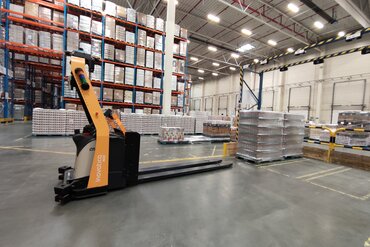 Wózek AGV w Raben Group