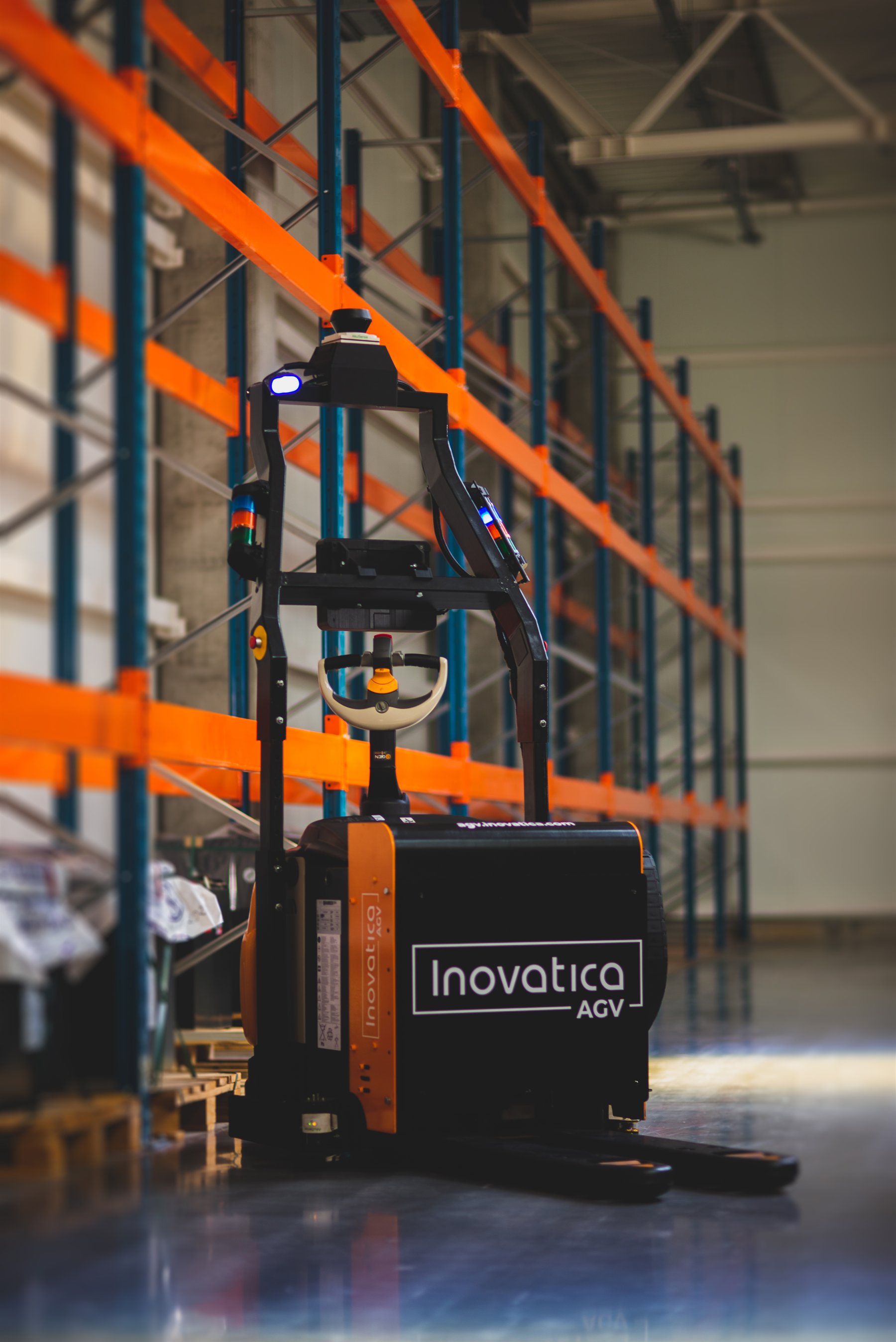 Autonomiczny wózek Inovatica AGV dostarczony do Arabii Saudyjskiej