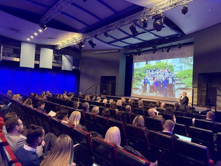 Uczestnicy XIII Walnego Zgromadzenia Członków LODZistics w Sali Widowiskowej Politechniki Łódzkiej