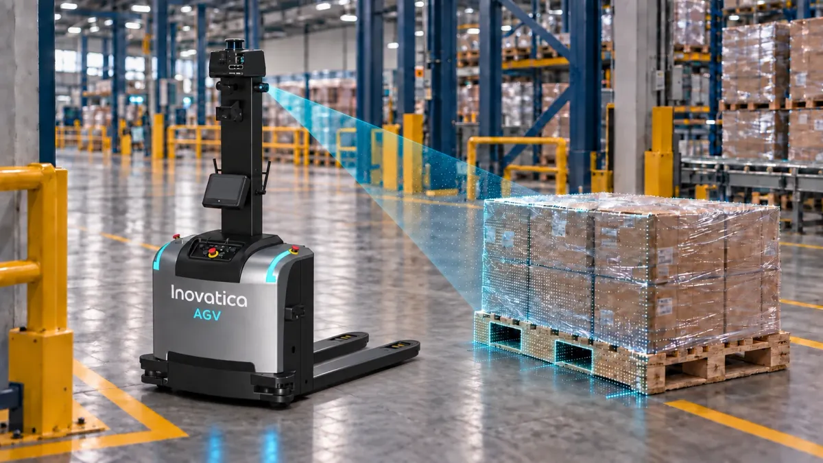 Wózek AGV skanuje kamerą 3D paletę i rozpoznaje jej pozycję przed pobraniem